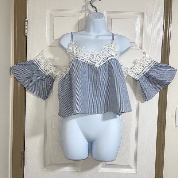 Cold shoulder crop top perfect for summer! - Picture 1 of 10